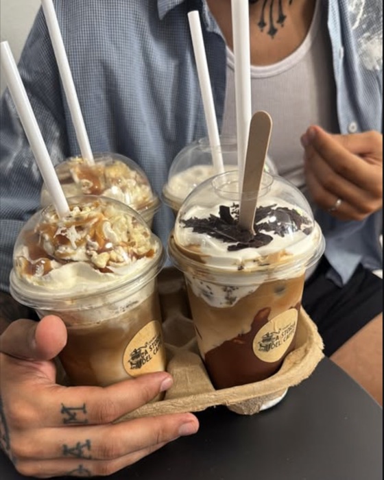 Quatre cafés glacés La Storia del Caffè dans leur porte-gobelets, à Delémont